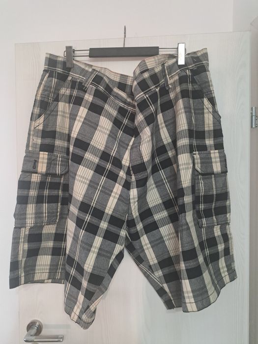 Pantaloni scurți  mas 54