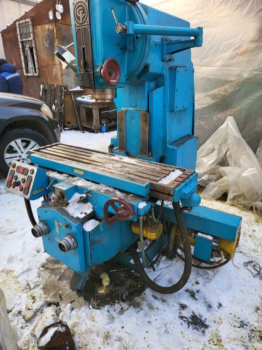 Станки фрезерный, токарный.