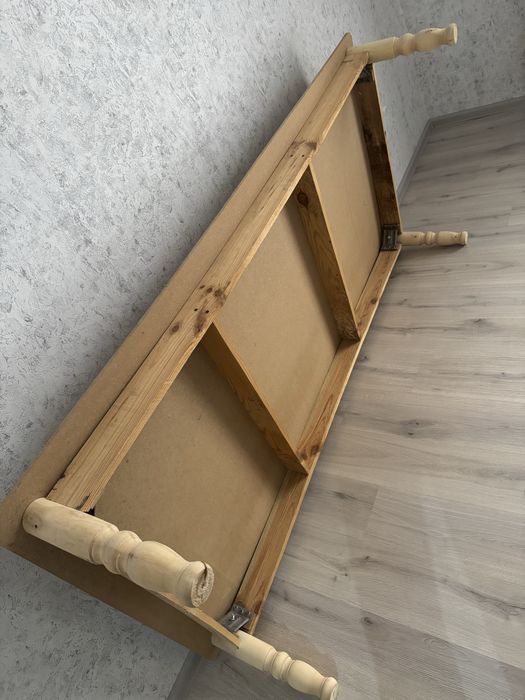 Стол почти новый.