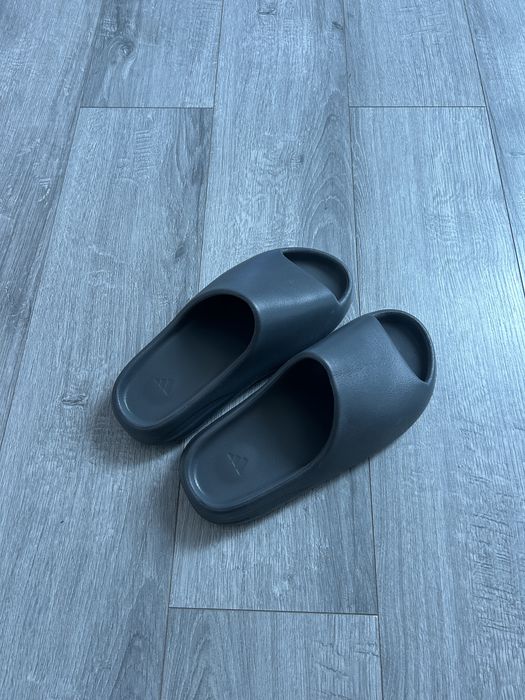 Yeezy slides adidas
