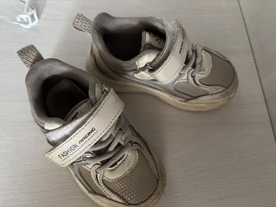 Детские кроссовки