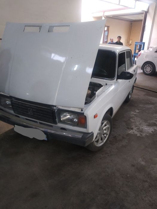 Vaz 2107 injektor. Yili 1985. Benzin