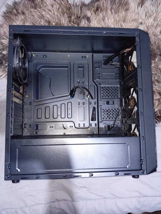 Кутия за Компютър