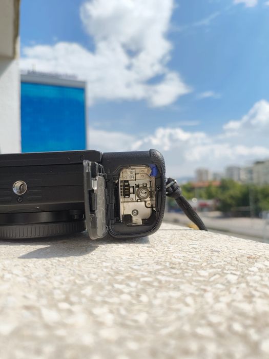 Камера Sony A6400 + 3 батерии със зарядно + аксесоари