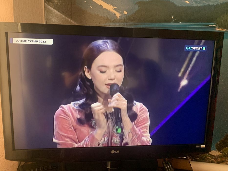 Телевизор LG в рабочем состоянии