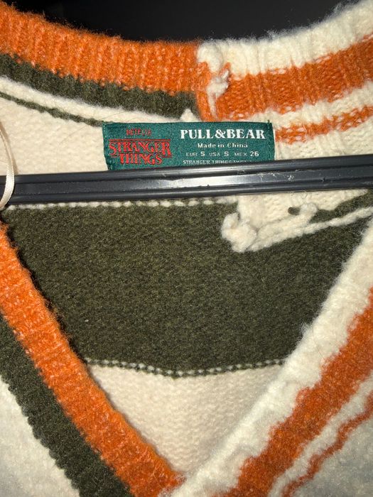 Безрукавка от Stranger things от pull&bear