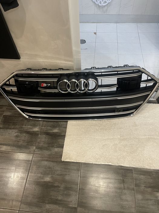 Предна решетка Ауди S7  2023г Оригинална  без никакви забележки
