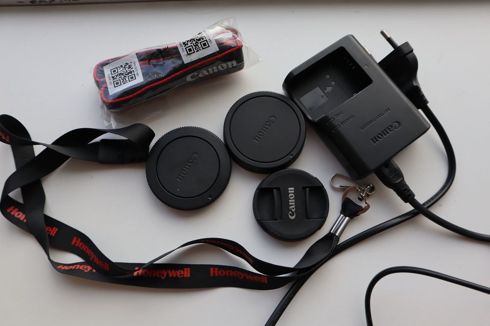 Canon EOS M50 Mark II + обектив 15-45mm – чисто нова камера