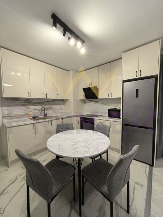 Дава се под наем Тристаен апартамент в Варна, Възраждане 1 - 90 кв.м за 765 € - Снимка #2