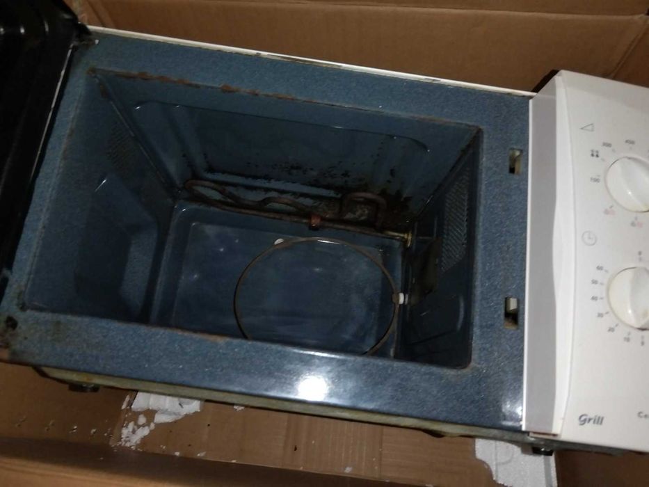 Микровълнова печка SAMSUNG с грил запазена