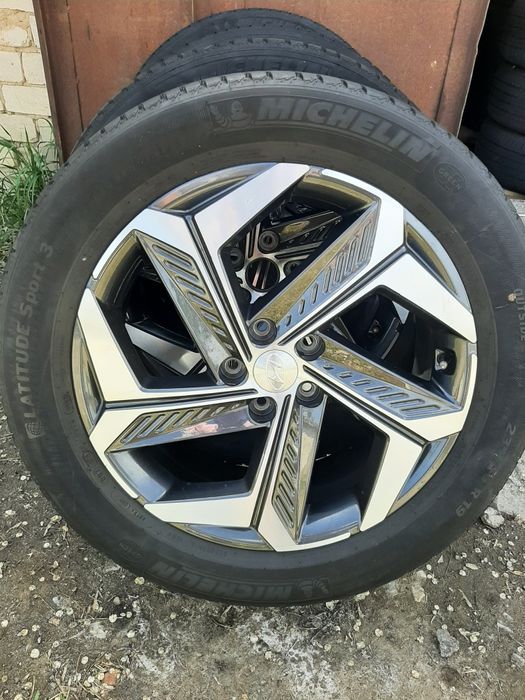 Продам шины 235/55/19 мишелин