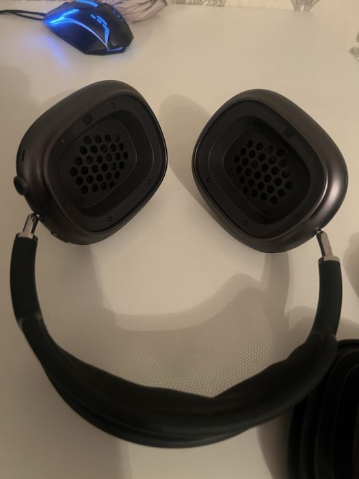 AirPods Max в хорошем состояний
