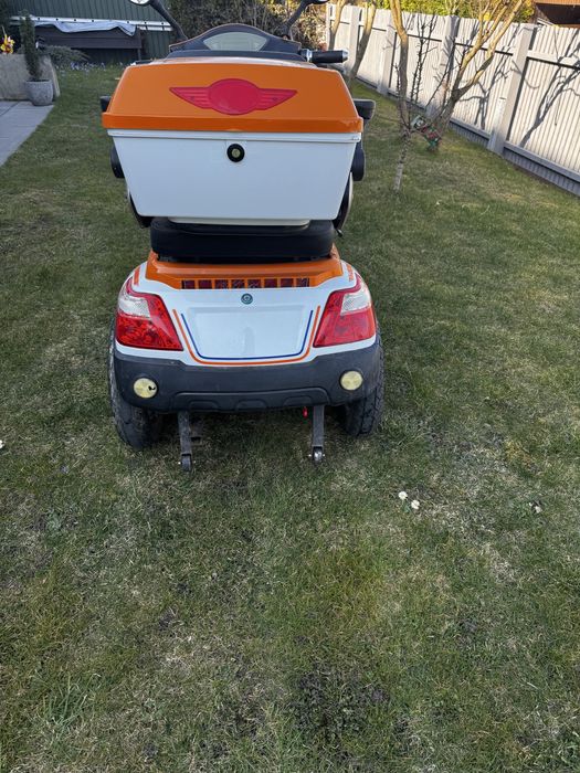 Permobil cu lada de depozitare