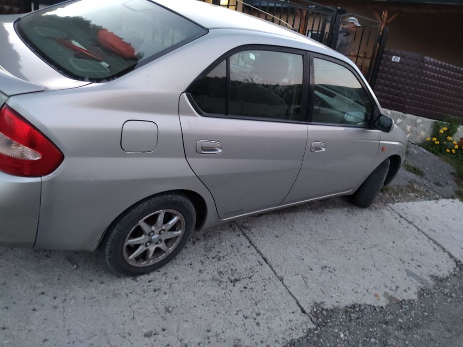 Toyota automata  hibrid an  2001