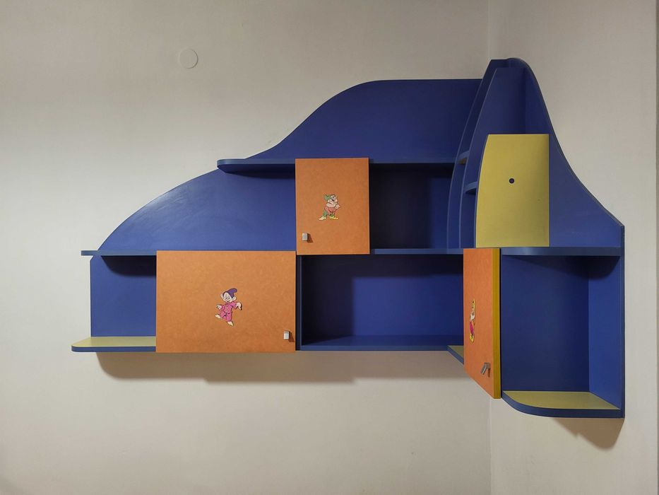 Голяма детска ъглова етажерка