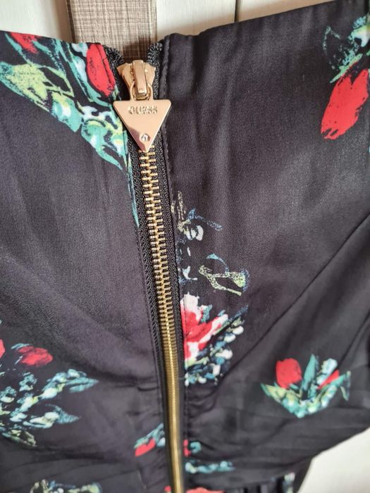 Дамска оригинална къса рокля Guess S размер