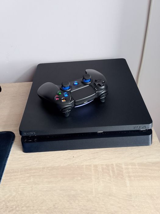 Продава се PS4!!! Със 8 диска