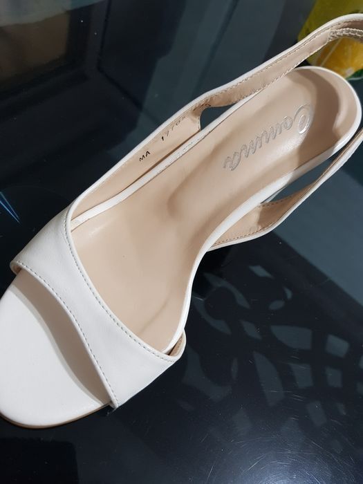 Белые  Босоножки