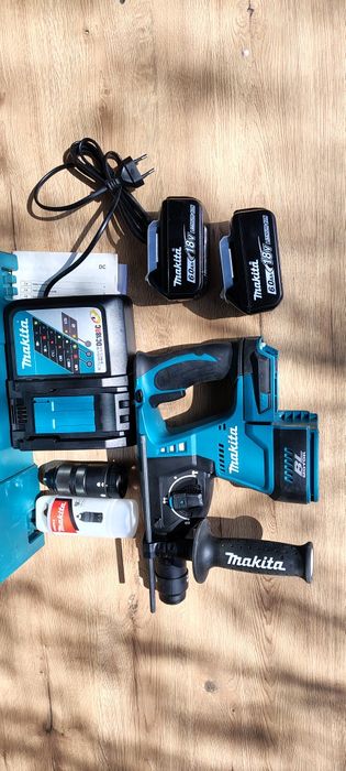 Set rotopercutor makita dhr 243nou ! Se vinde cu tot ce se vede in poze