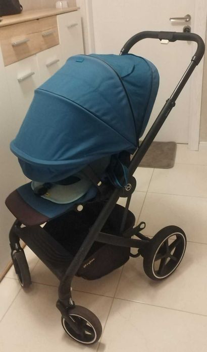 Много запазена бебешка количка Cybex + подаръци