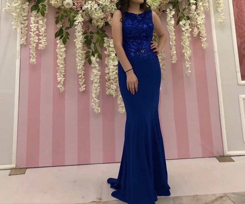 Шикарное вечернее платье