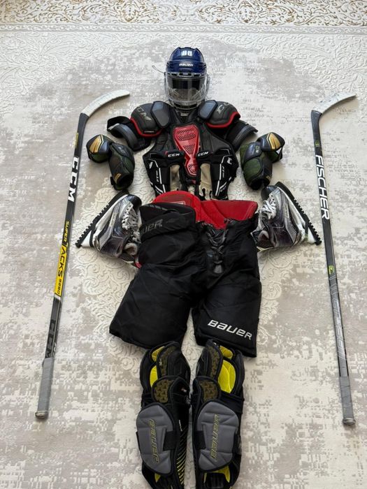 Продам хоккейную форму шикарнаЯ