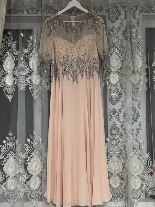 Продам вечерние платья