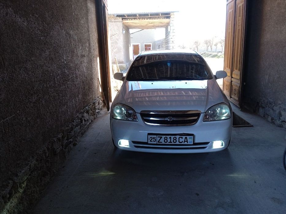 Lacetti 1.6 sotiladi