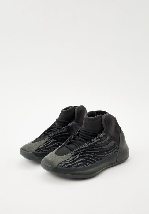 Продам новые оригинальные кроссовки Adidas YEEZY Boost