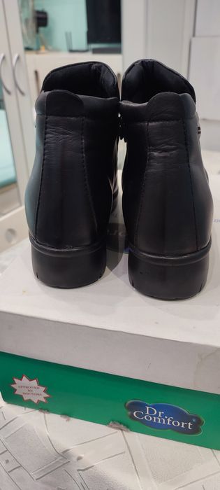 Продавам чисто нови дамски ортопедични,зимни обувки,от естествена кожа