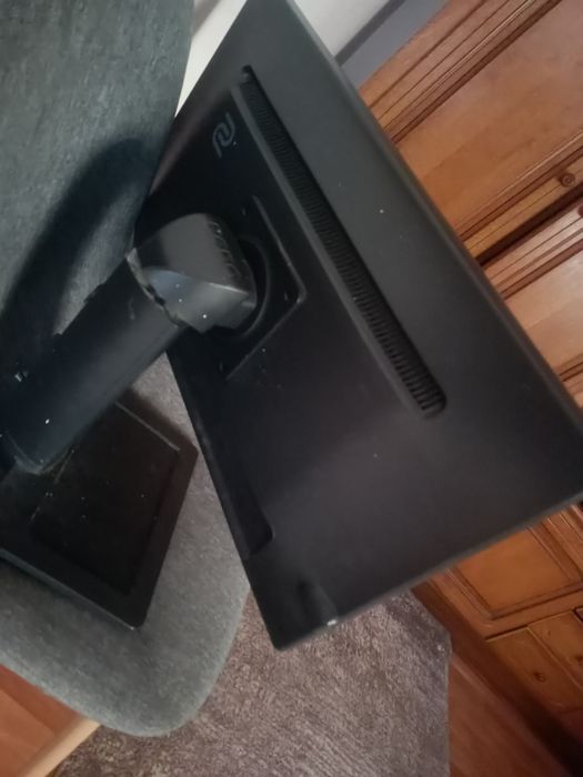 Monitor gaming Benq 2411 b de 144hz