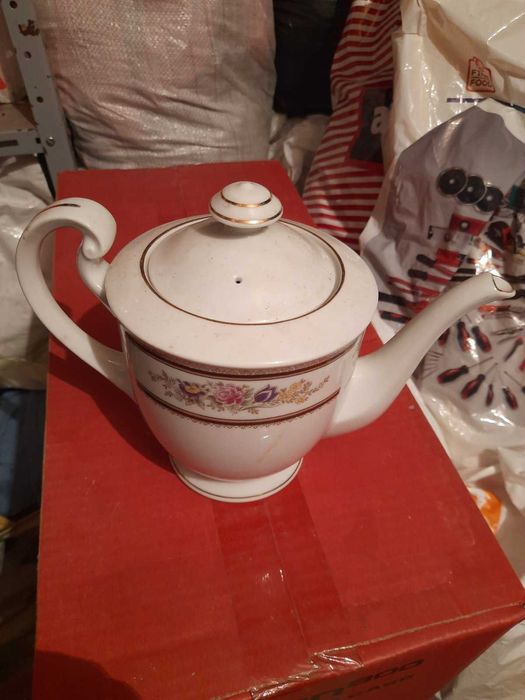 Красив старинен чайник японски порцелан в идеално съсътояние