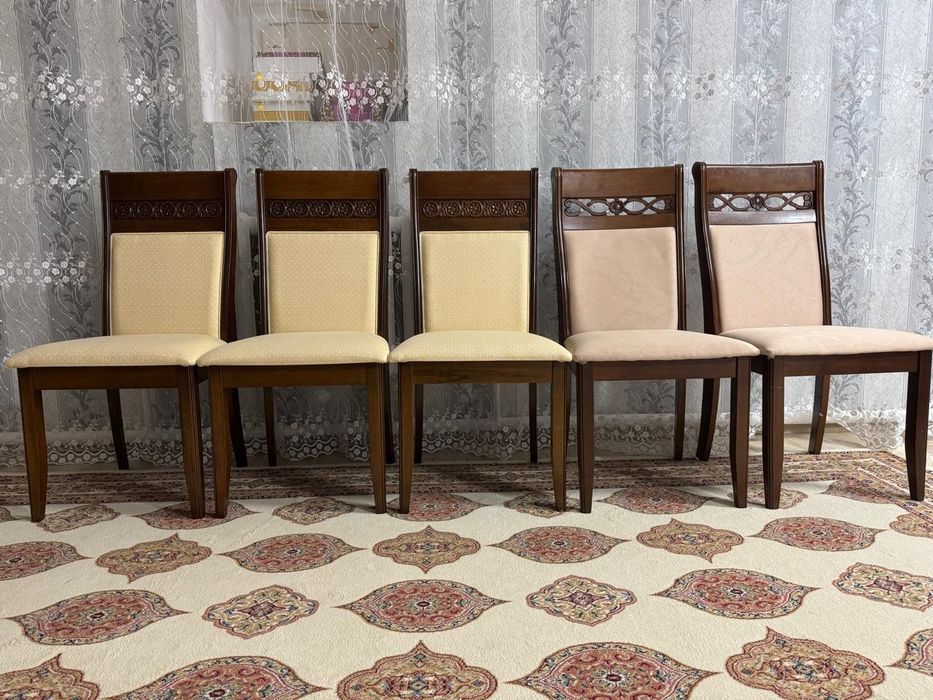 Продается стол со стульями 4 м