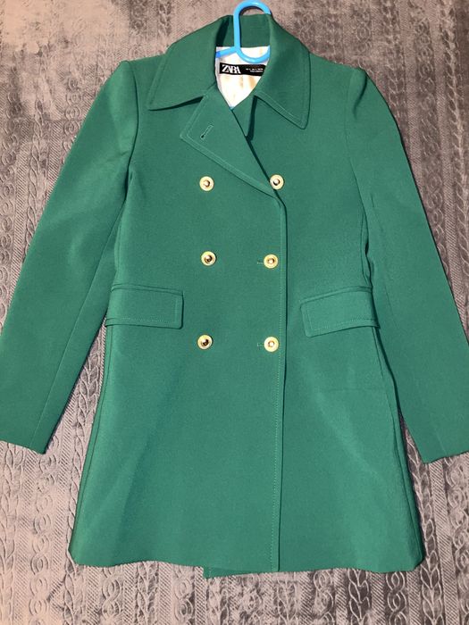 Страхотен зелен тренчкот