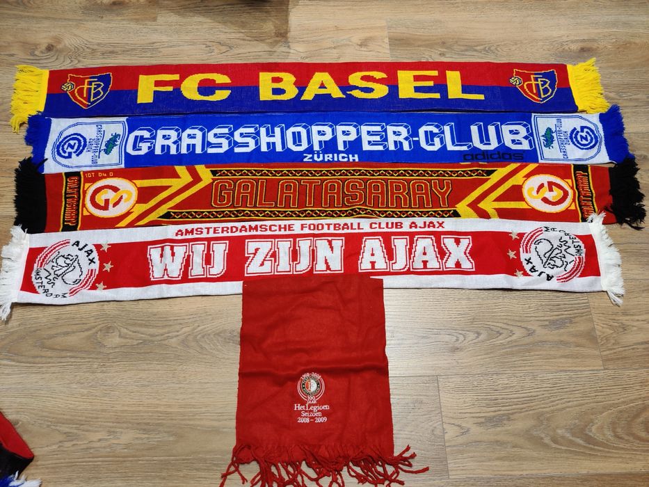 Колекция футболни шалове