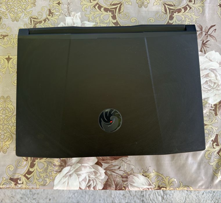 Laptop MSI Alpha 15 B5EEK черно