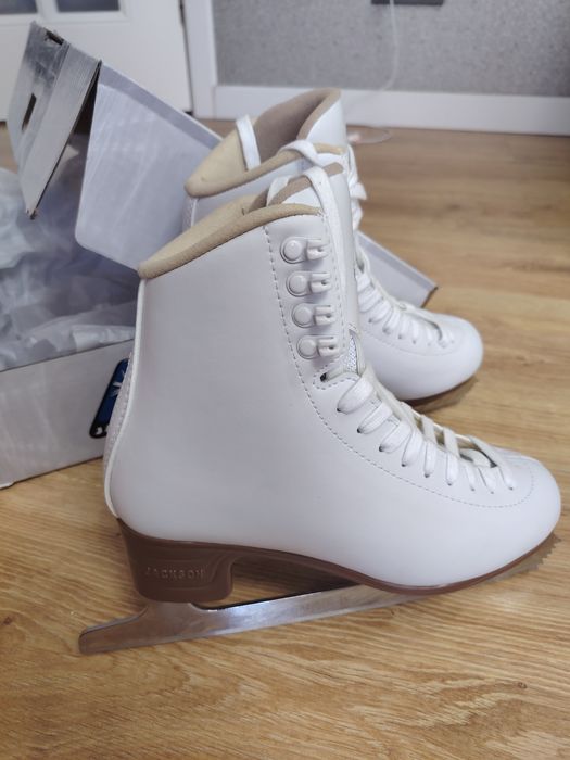 Фигурные коньки Jackson