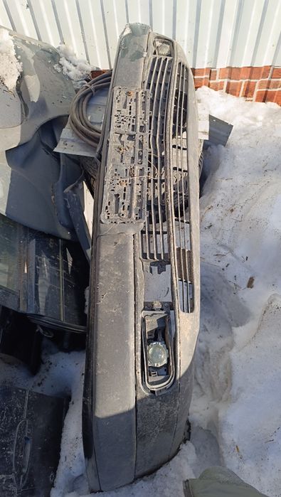 Передний бампер Ауди 100 С4