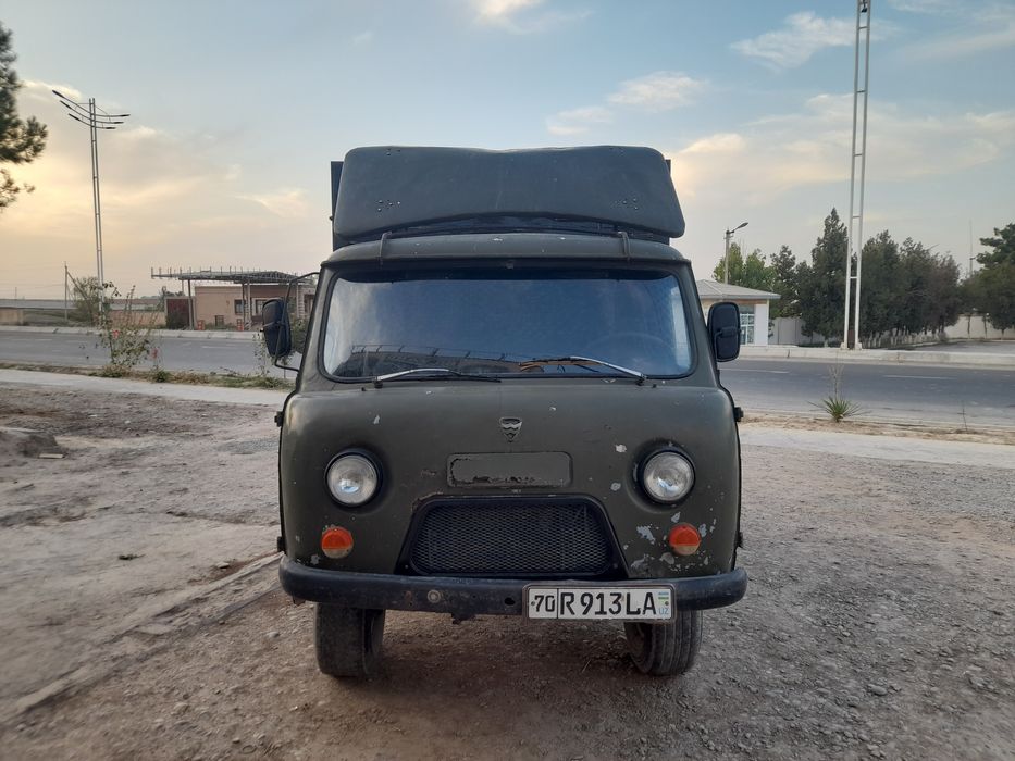 UAZ avtomobili sotiladi