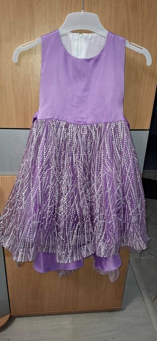 Rochita eleganta  3 ani