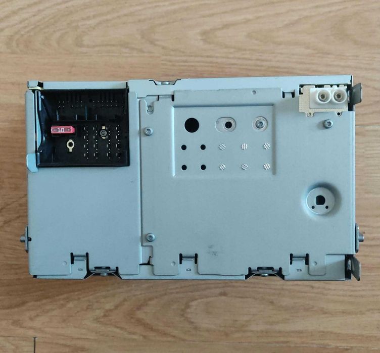 Radio CD VW Golf 5 Passat B6 Touran Blaupunkt 1K0 035 186 AA RCD 300 Cod Inclus