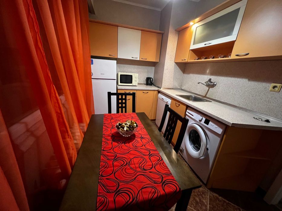 Дава се под наем Тристаен апартамент в София, Стрелбище - 110 кв.м за 750 € - Снимка #1