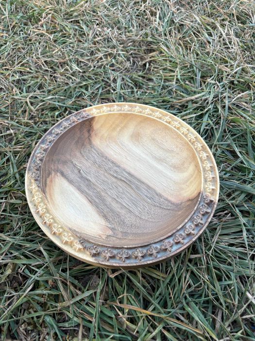 Тарелка из дерева
