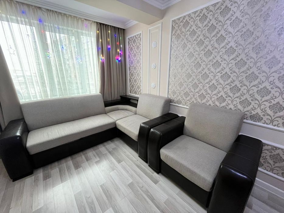 Прадется диван в хорошом состаяний