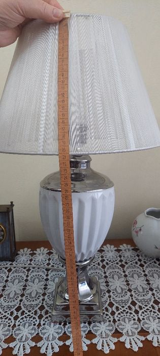 Настольная лампу продам