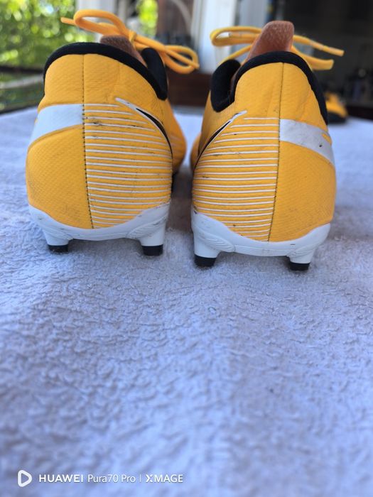 Детски бутонки nike номер 35.5 стелка 22.5