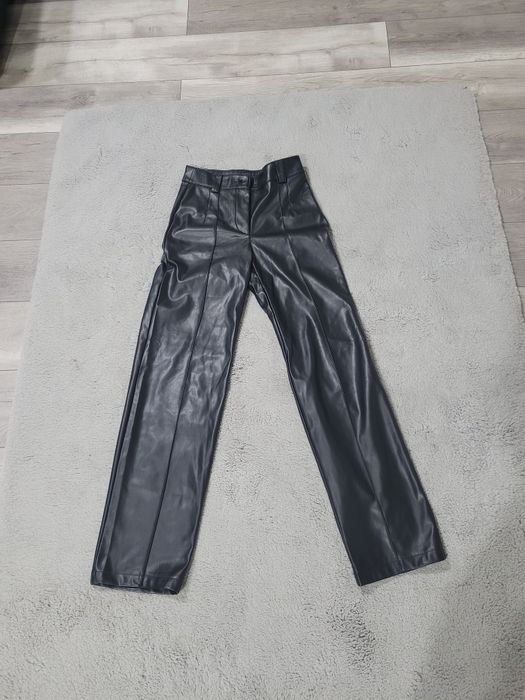 Vând pantaloni piele