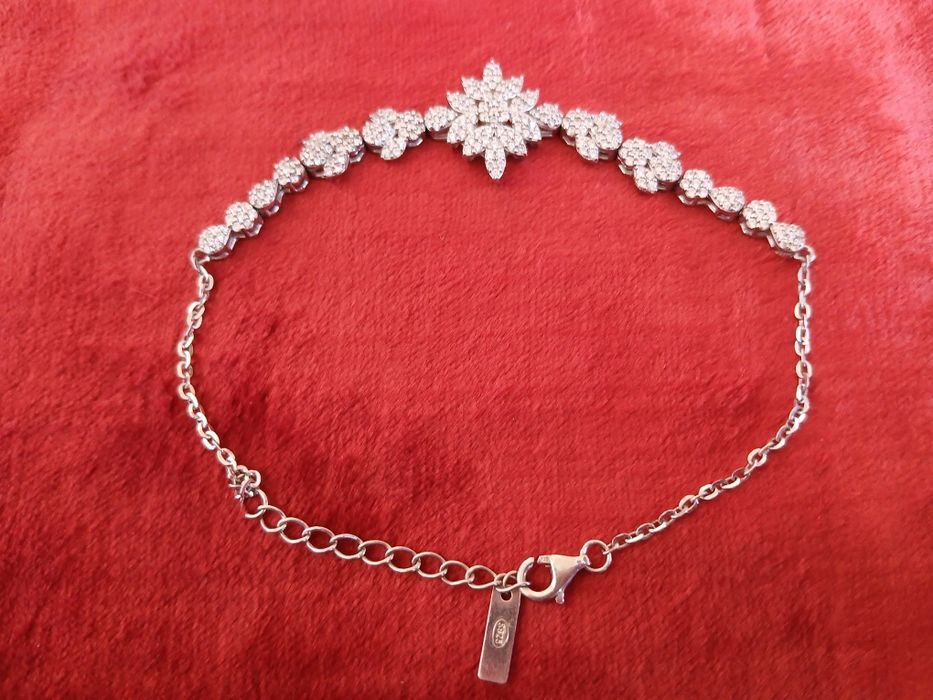 Браслет с нежными узорами из серебра