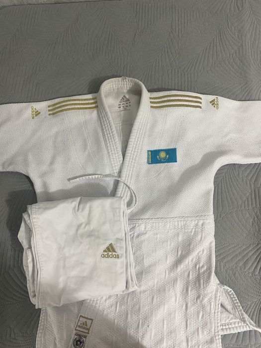 продам кимано адидас