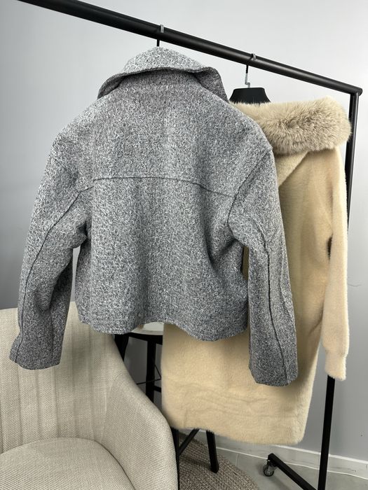 Дамско късо сиво палто букле
